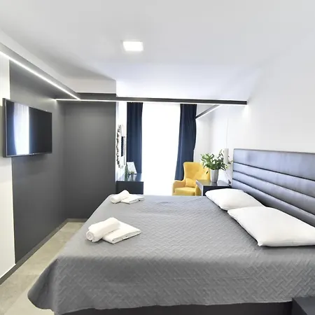 לינה וארוחת בוקר Mido זאדאר