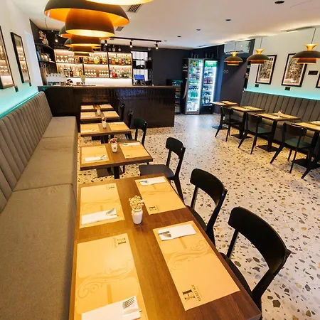 לינה וארוחת בוקר Mido